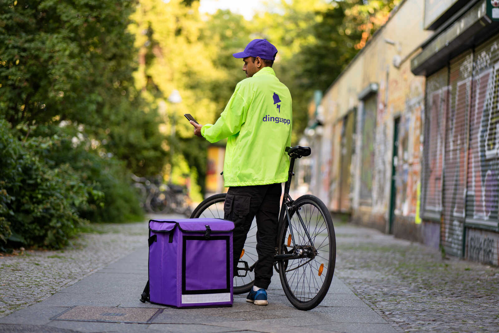 dingzapp rider, bike, bag, phone
